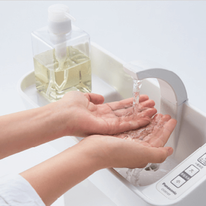 コンパクトに設置でき、汚れにくい手洗い付きタイプ